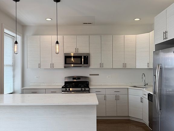 4th image of 2020 N Spaulding Ave #3