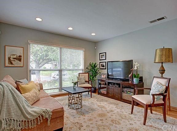 4th image of 8006 McConnell Ave