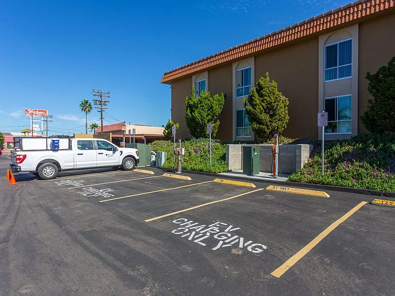 Volterra Apartments — Photo 11