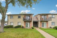 W170N11573 Armada Dr 13-S1410-001.jpg