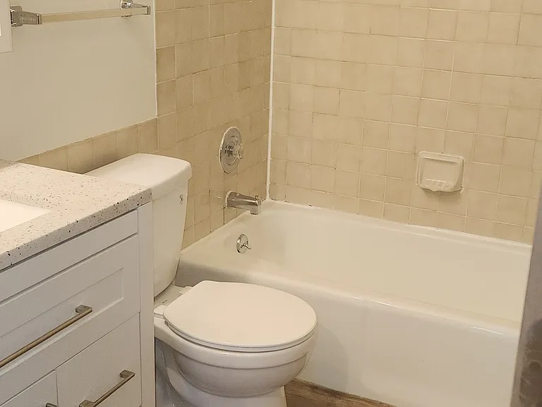 1269 Getzelman Dr #2W — Photo 9