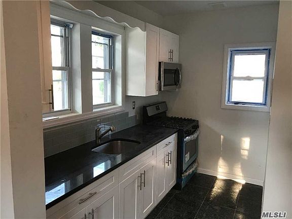 3rd image of 21211 Hollis Ave