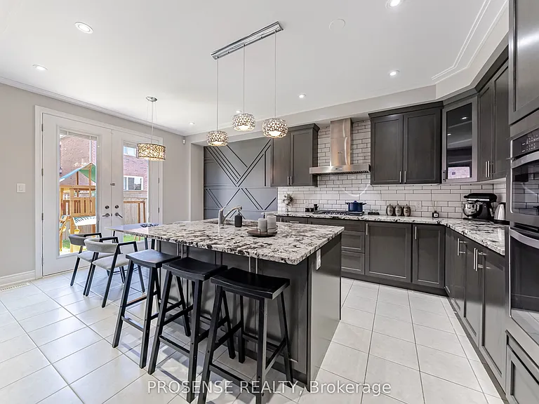 8 Macbean Cres — Photo 21