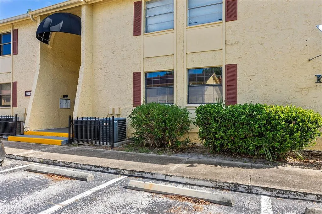 Building Photo - 7501 Dolonita Dr #7501