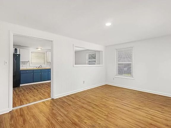 3rd image of 2528 Glenbrook Dr