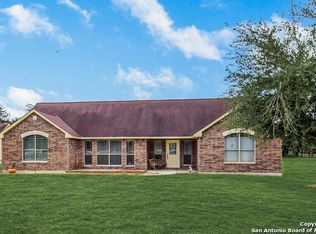 124 Tipperary Ln, Floresville, TX 78114