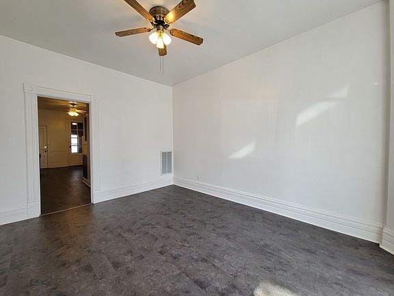 3rd image of 1442 W Fletcher St Unit 1