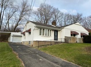 8 Woodbine Dr, Greenville, PA