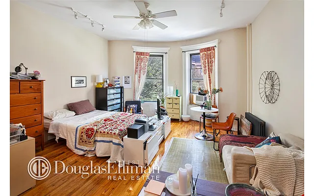 Rented by Douglas Elliman | media 19