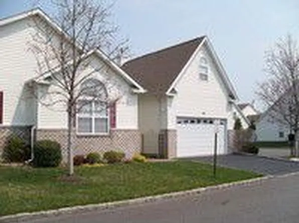 8 Constantine Way, Mount Sinai, NY 11766