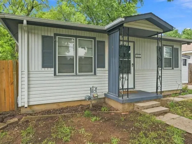 1233 Money St — Photo 2
