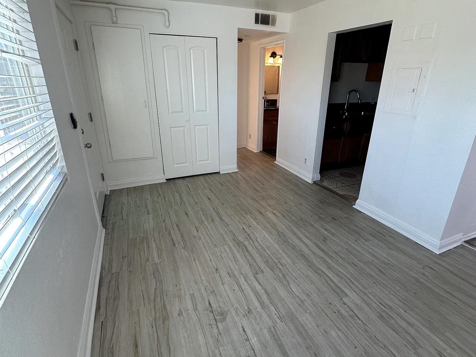 2 bed, 1500 sqft, $2,700 — Photo 3