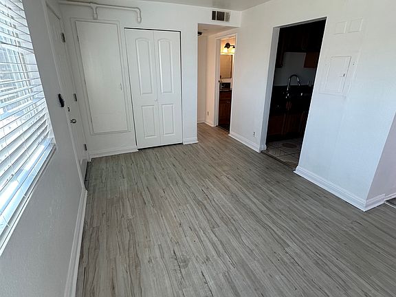 3rd image of 1111 Sunvue Pl APT 8