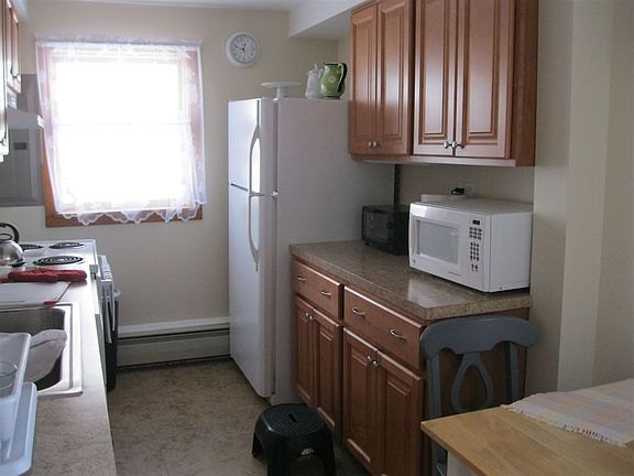 3rd image of 139 44th St #A