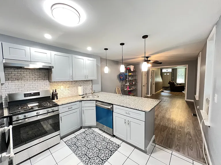 432 Chambers Ave — Photo 6