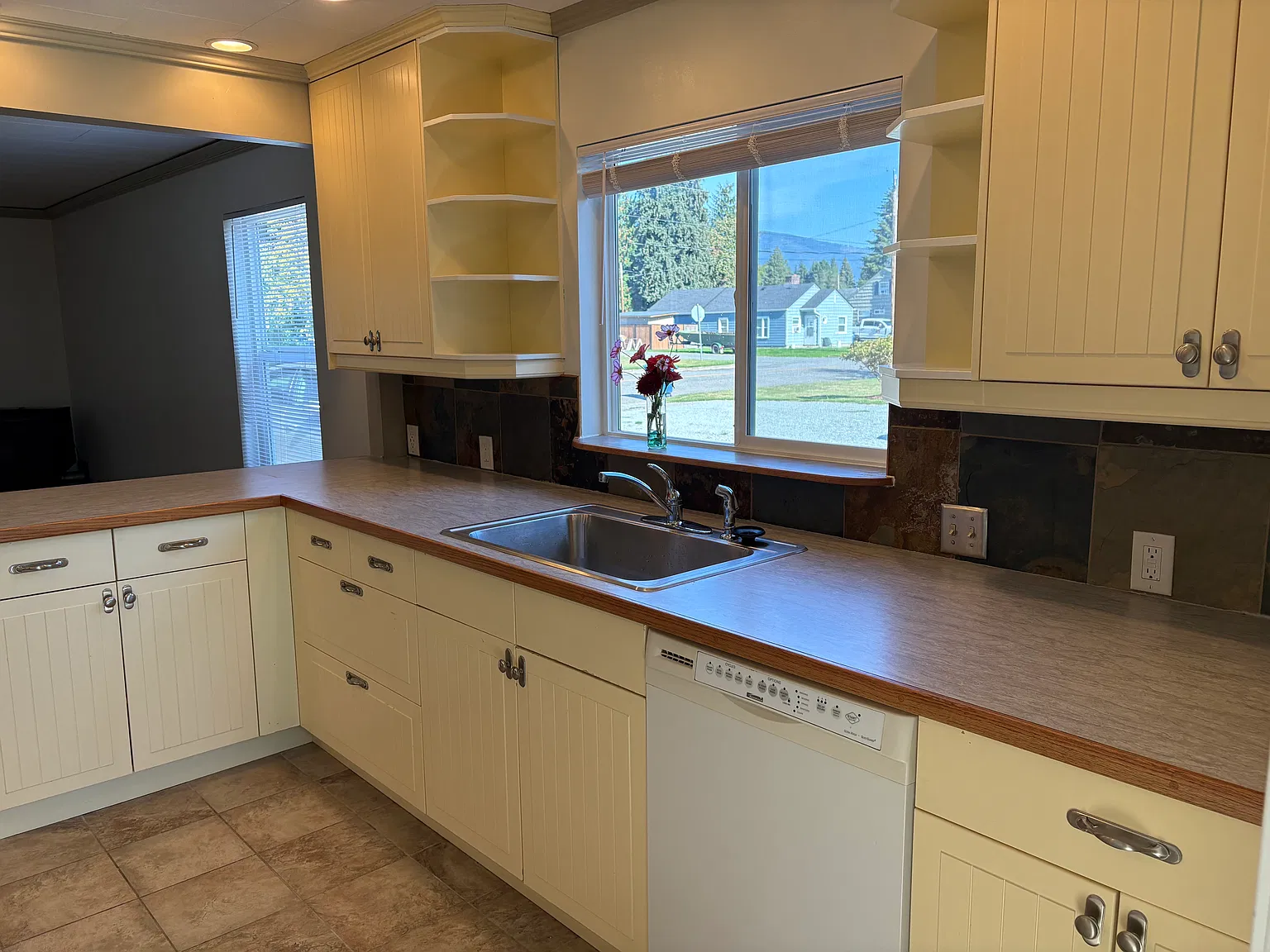 3 bed, 1212 sqft, $2,750 — Photo 4
