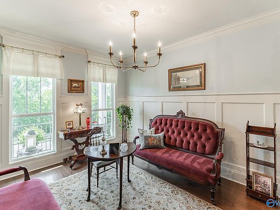 4th image of 2814 Talon Cir NE