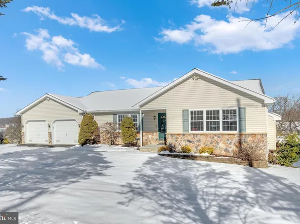 801 Chestnut Hill Dr, Parkesburg, PA 19365