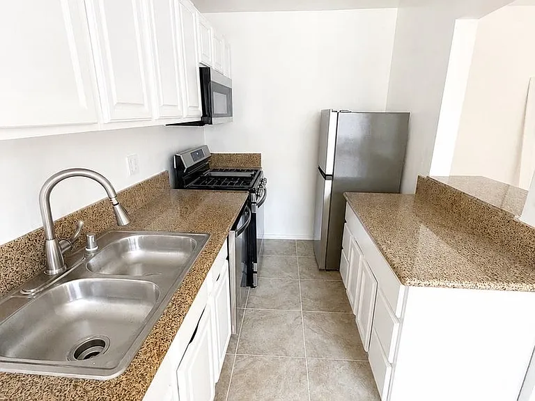 6944-6954 Coldwater Canyon Ave — Photo 19