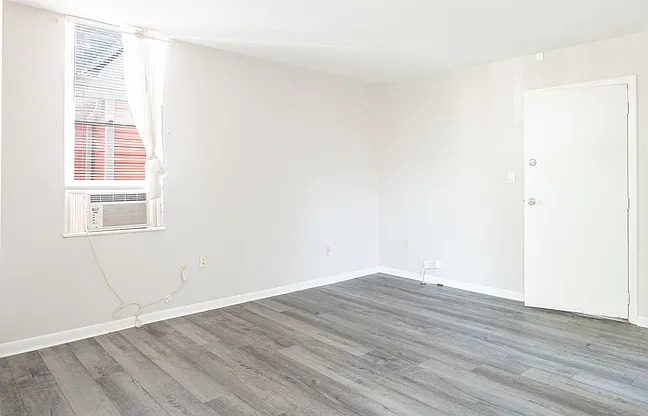 1 bed, 1.0 bath, $900 — Photo 2