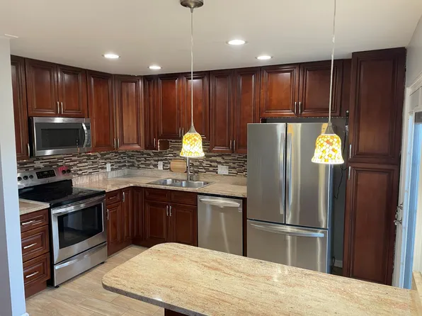 13684 Wildflower Ln, Clifton, VA 20124