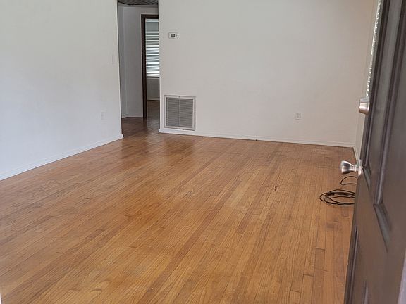2nd image of 1133 N Palmetto Cir