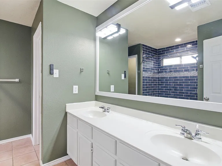 120 Mule Deer Ct — Photo 22