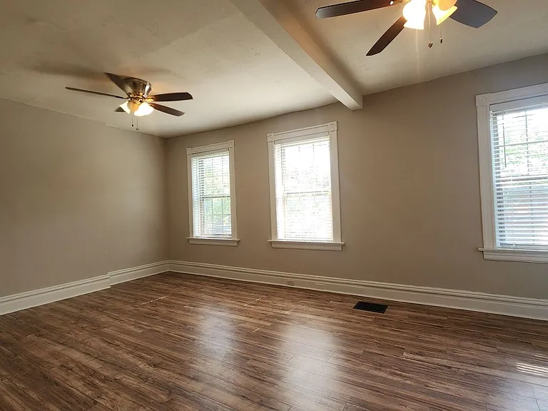 1029 Central Ave - B — Photo 4