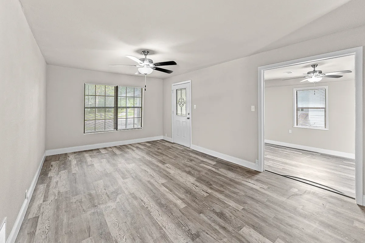 Building Photo - 5860 Tracyne Dr