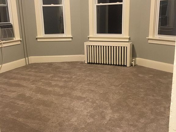 1st floor middle room