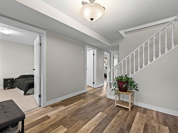 3rd image of 4061 Davie Rd