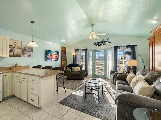 4th image of 557 1st St