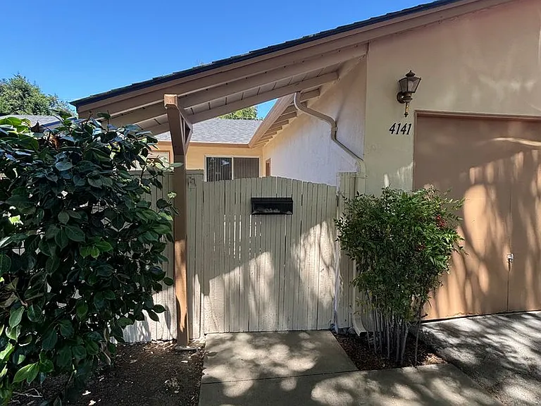 4139-4141 Olga Dr — Photo 3