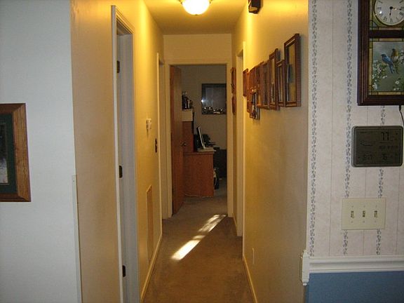 Hallway to bedrooms