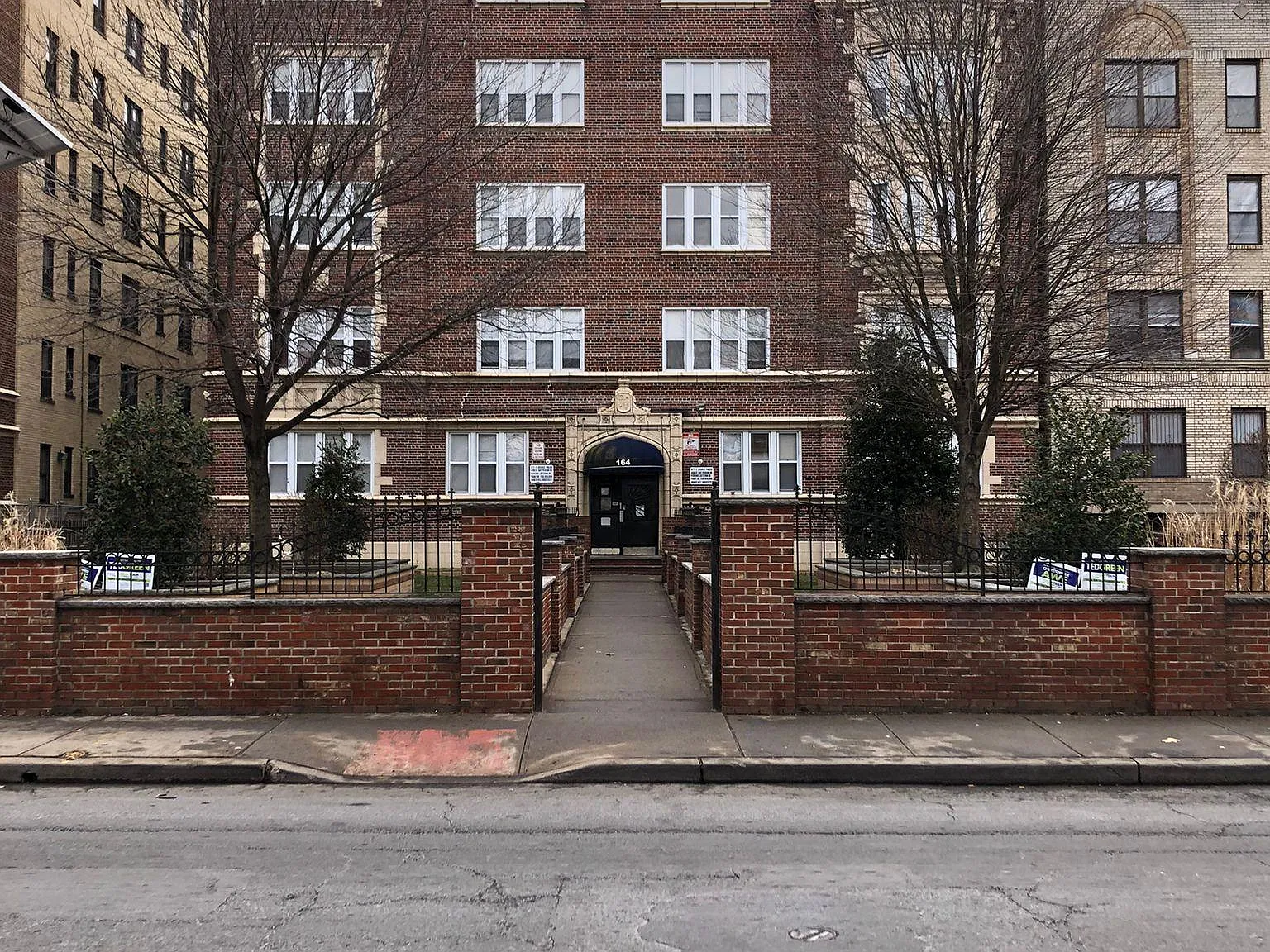164 S Harrison Street — Photo 2