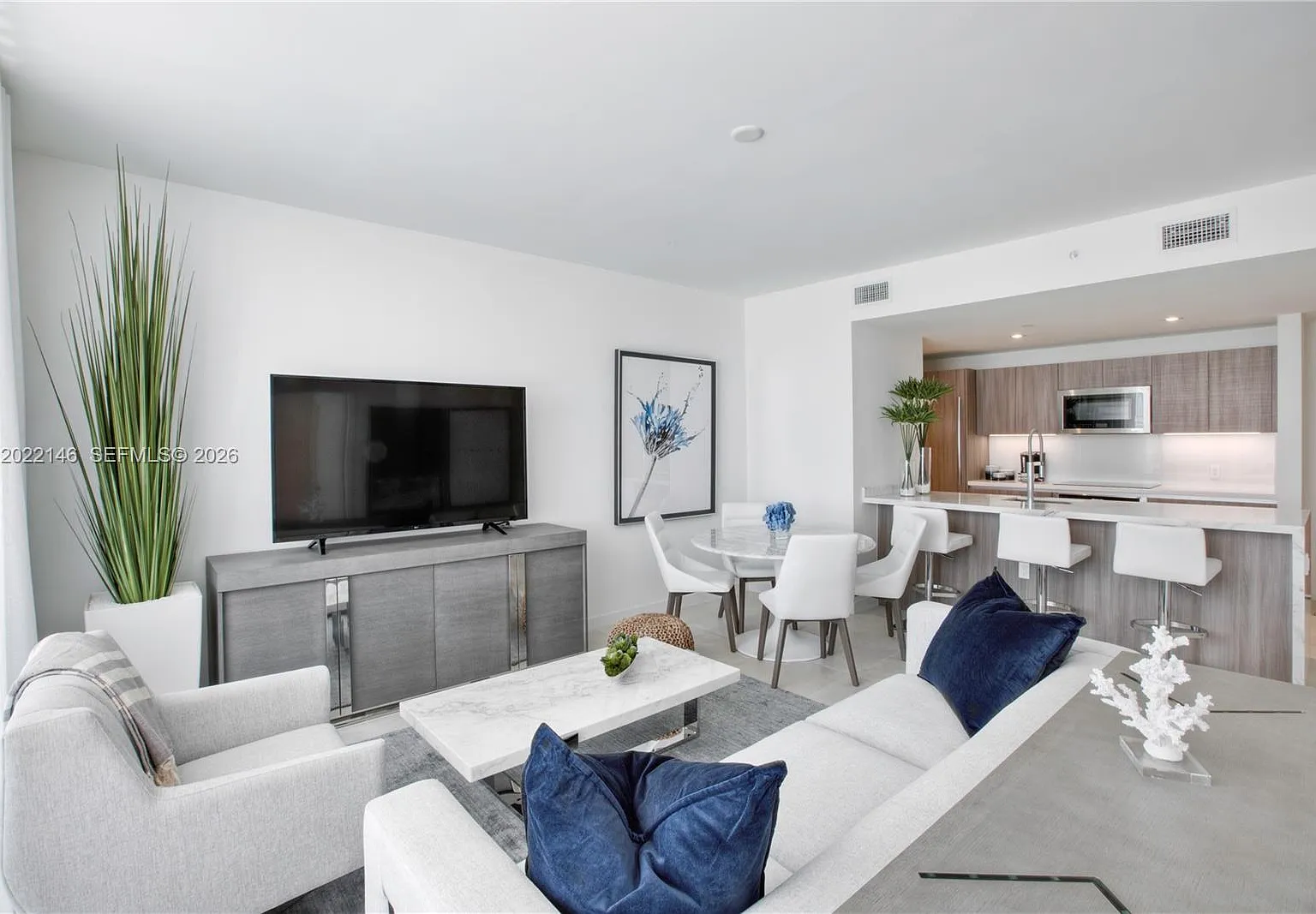 Tiffany House Condo — Photo 2