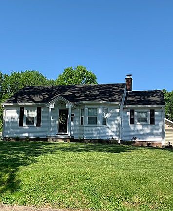 4th image of 301 S Saint James Blvd