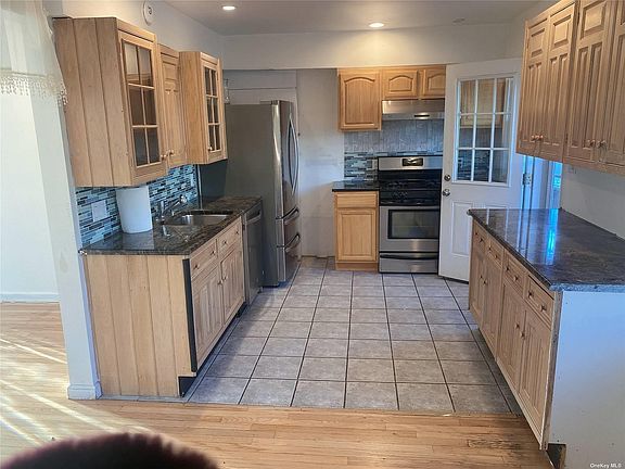 5th image of 471 Carnation Ave