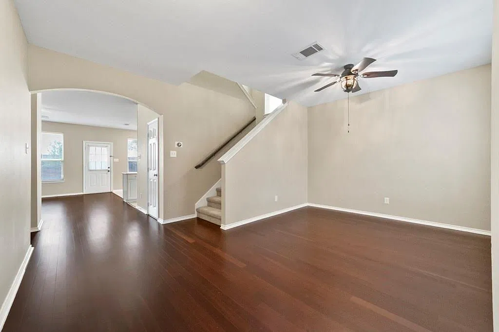 5 bed, 2441 sqft, $2,800 — Photo 1