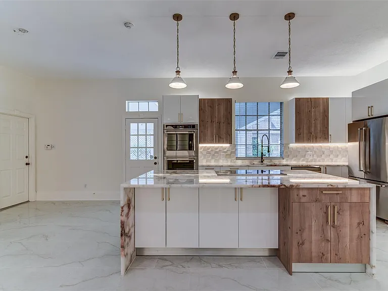90 Heathrow Ln — Photo 5