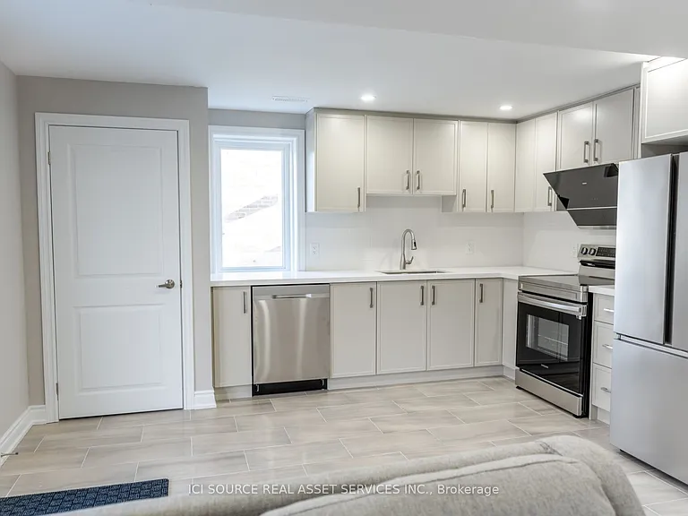 648 Lemay Grv — Photo 29