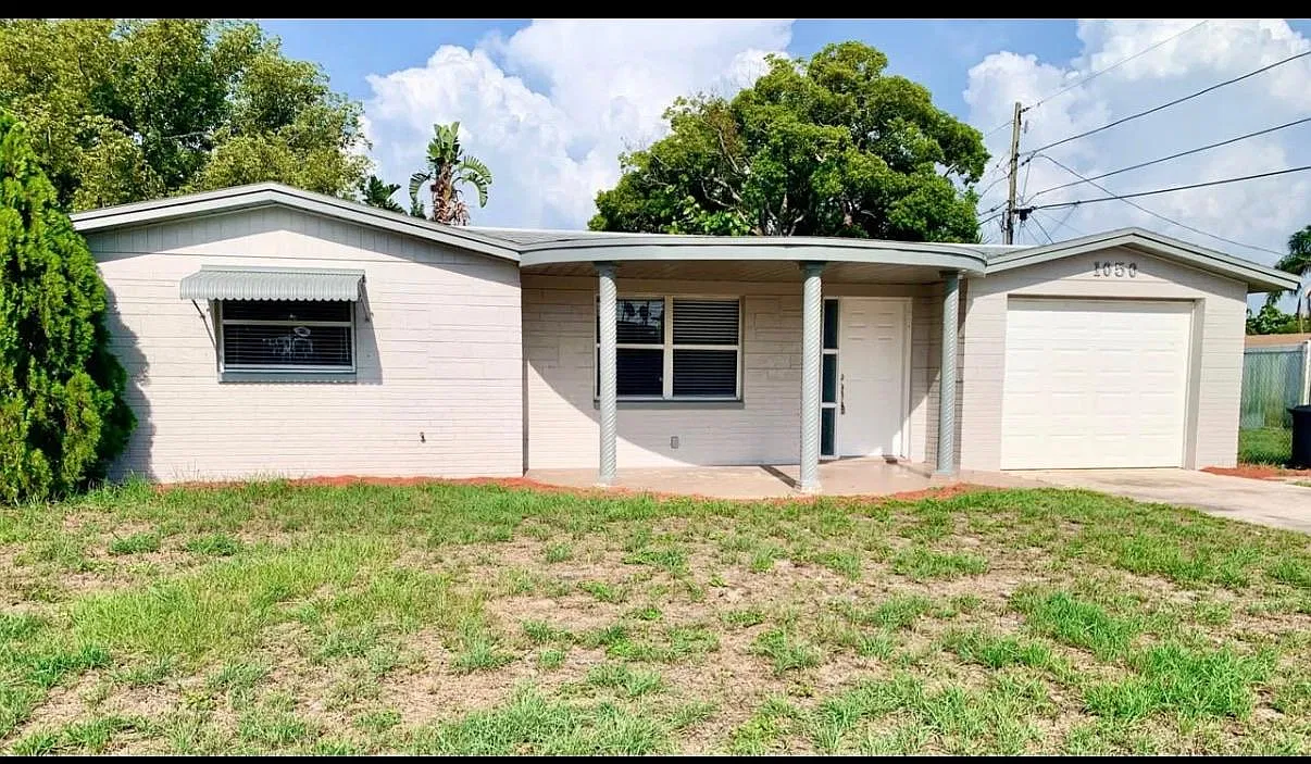 1050 Excaliber St — Photo 1