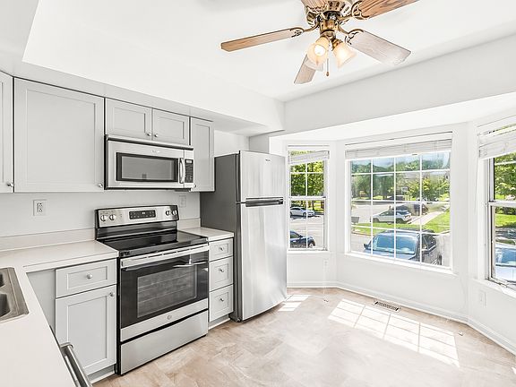 2nd image of 13108 Grand View Ct