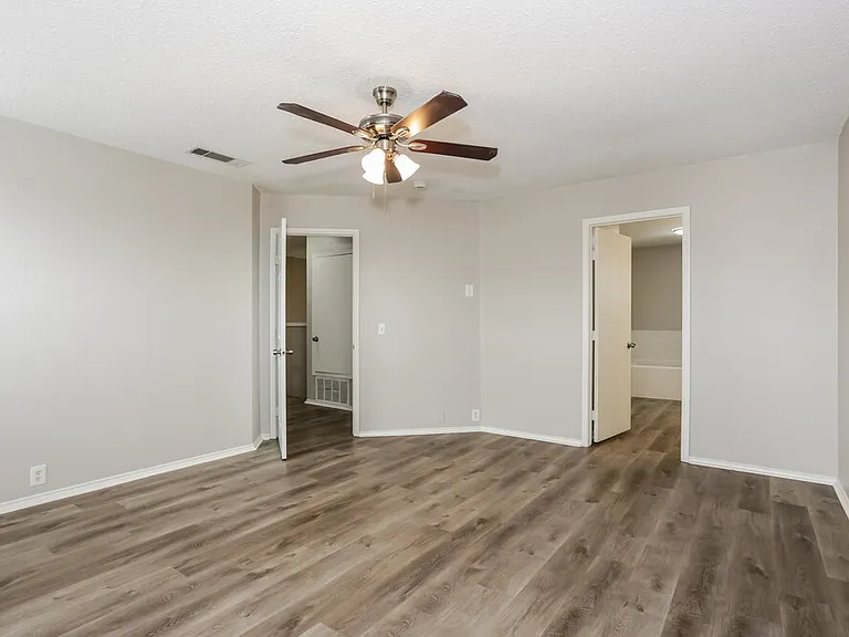 1711 Berkeley Dr — Photo 11