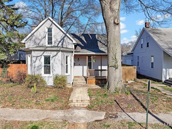 1109 La Salle St, Belleville, IL 62221