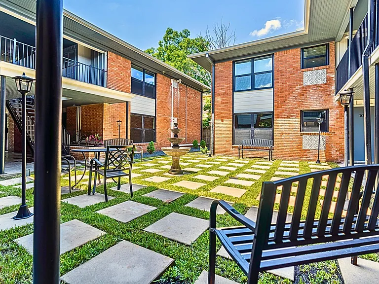 Bonnie Brae St — Photo 12