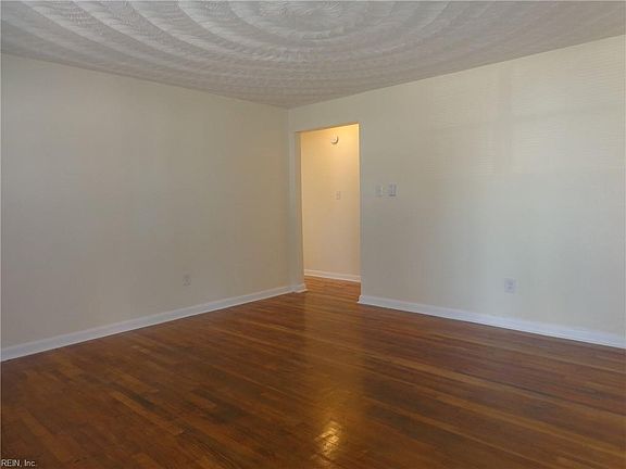 4th image of 9623 1st Bay St APT A
