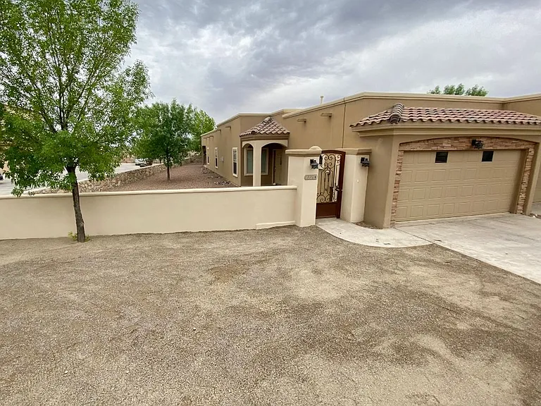 4226 Tres Ninos Dr #B — Photo 1