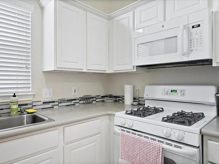 2338 Bermuda Shores Dr — Photo 9