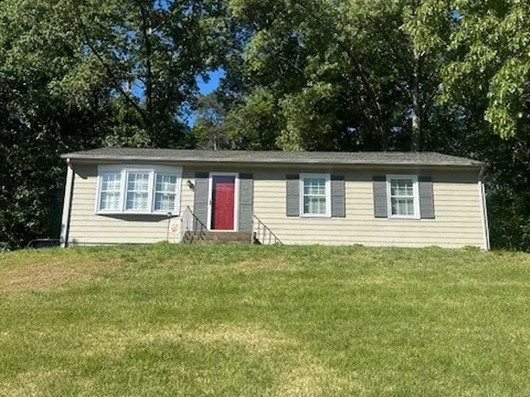 220 Biltmore Dr, Colonial Heights, VA 23834